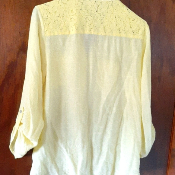 Button down blouse - Picture 2 of 3